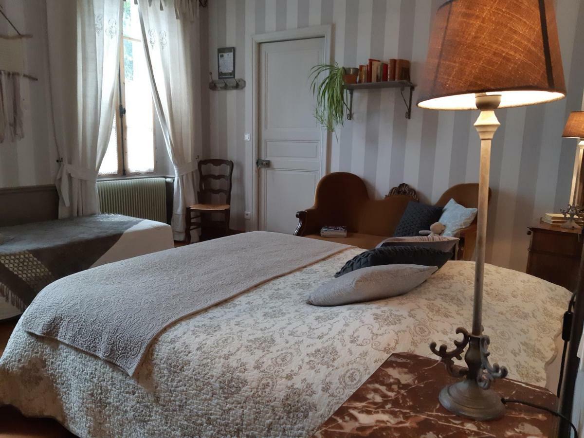 Bed and Breakfast Les 2 Madeleine Saint-Saturnin-du-Bois Exterior foto